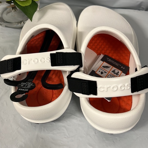 NEW - CROCS BISTRO SLIP RESISTANT WORK CLOG, WHITE - WOMEN'S  7 - Picture 9 of 10